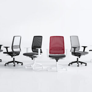 NICEA con brazos regulables en altura color NEGRO